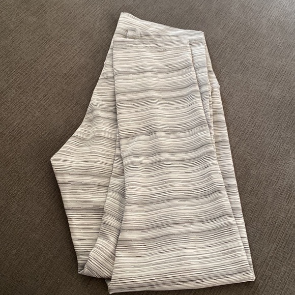 lululemon athletica Pants - Lululemon leggings crop pants size 6
